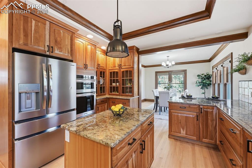 Image 18 of 47: Kitchen