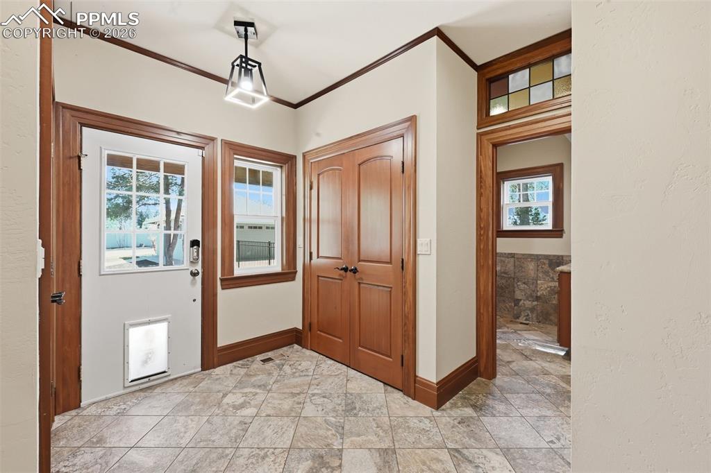 Image 19 of 47: Entry