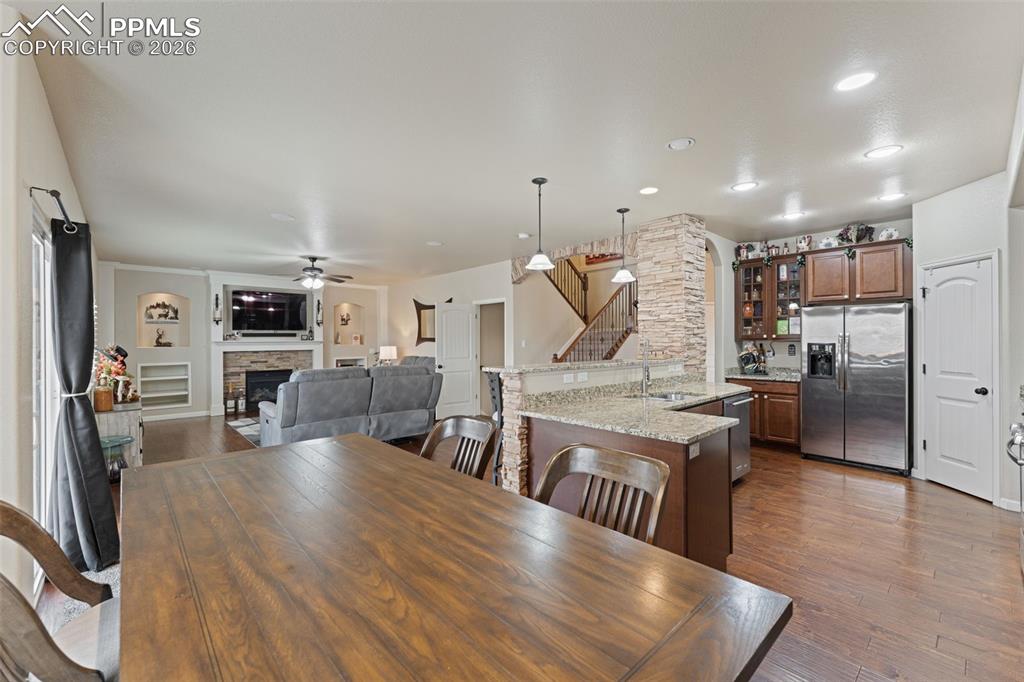 Image 14 of 48: Dining Area