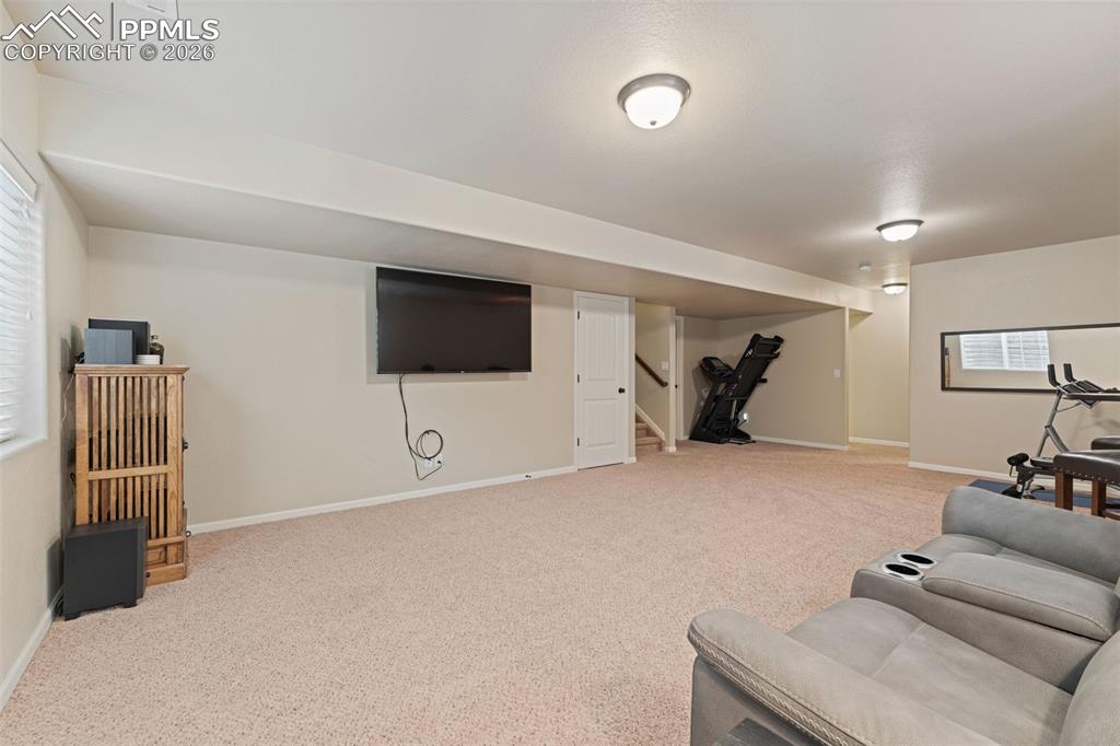 Image 31 of 48: Family Room