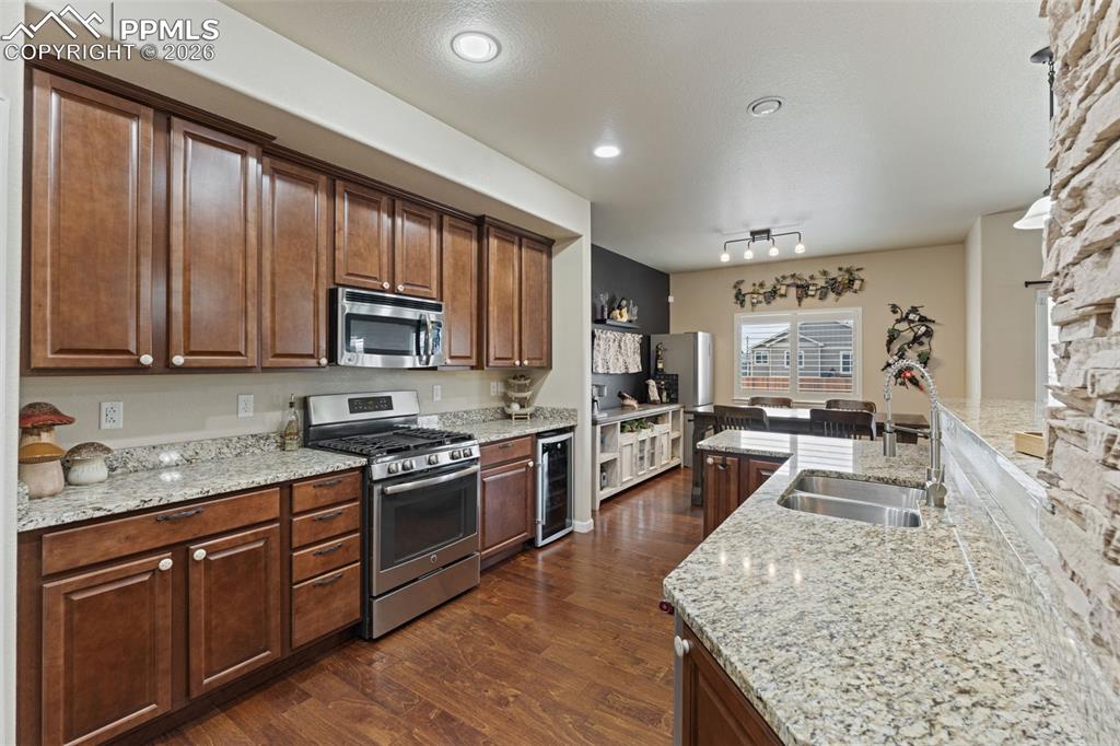 Image 4 of 48: Kitchen