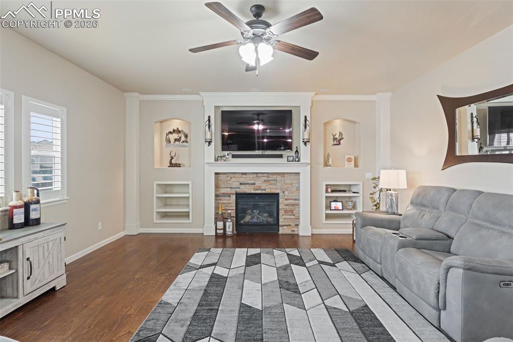 Image 7 of 48: Living Room