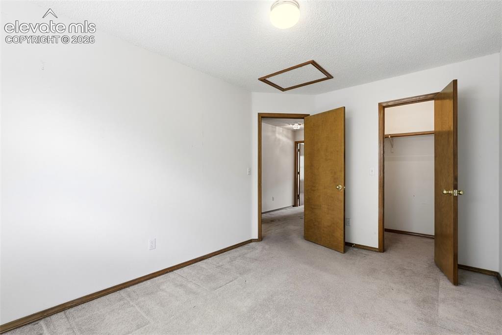 Image 16 of 32: Bedroom