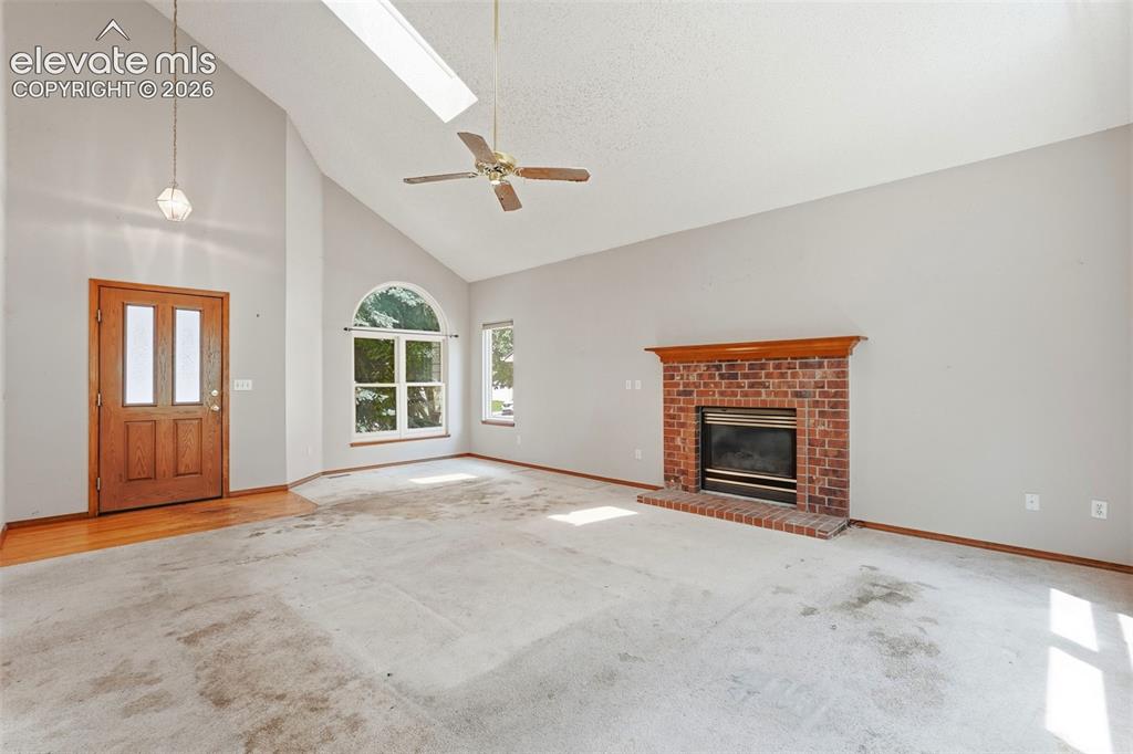 Image 2 of 32: Living Room