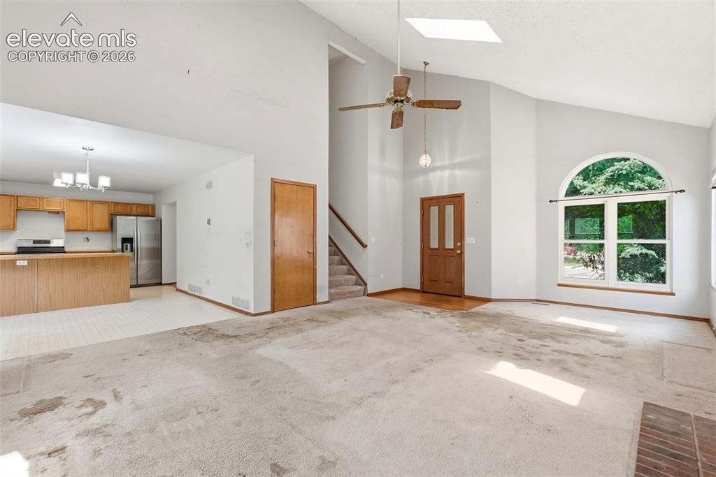 Image 4 of 32: Living Room