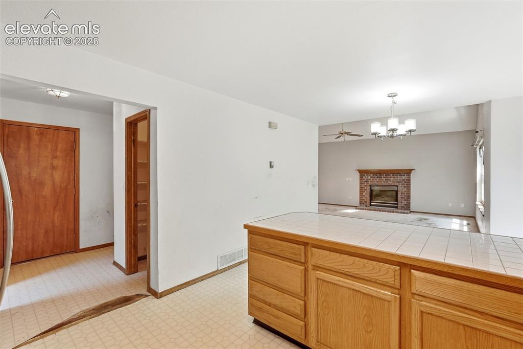Image 9 of 32: Kitchen