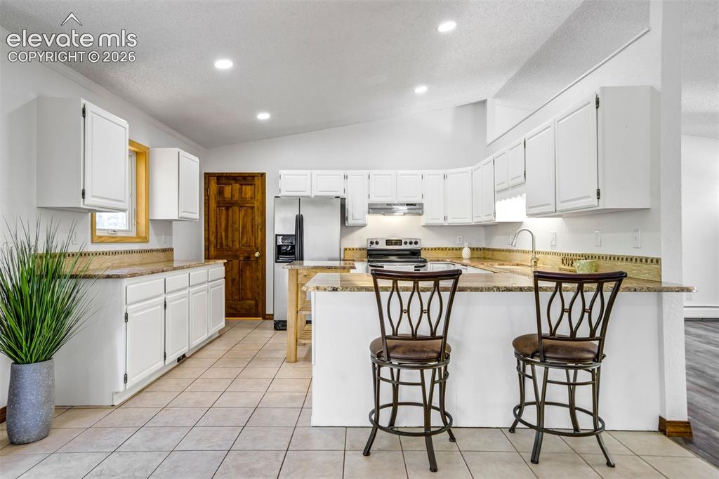 Image 13 of 45: Kitchen