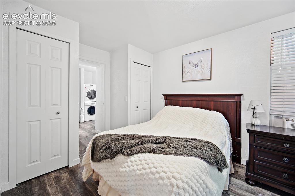 Image 12 of 28: Bedroom
