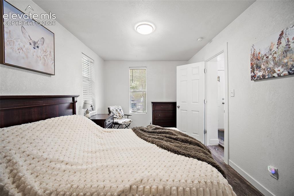 Image 14 of 28: Bedroom
