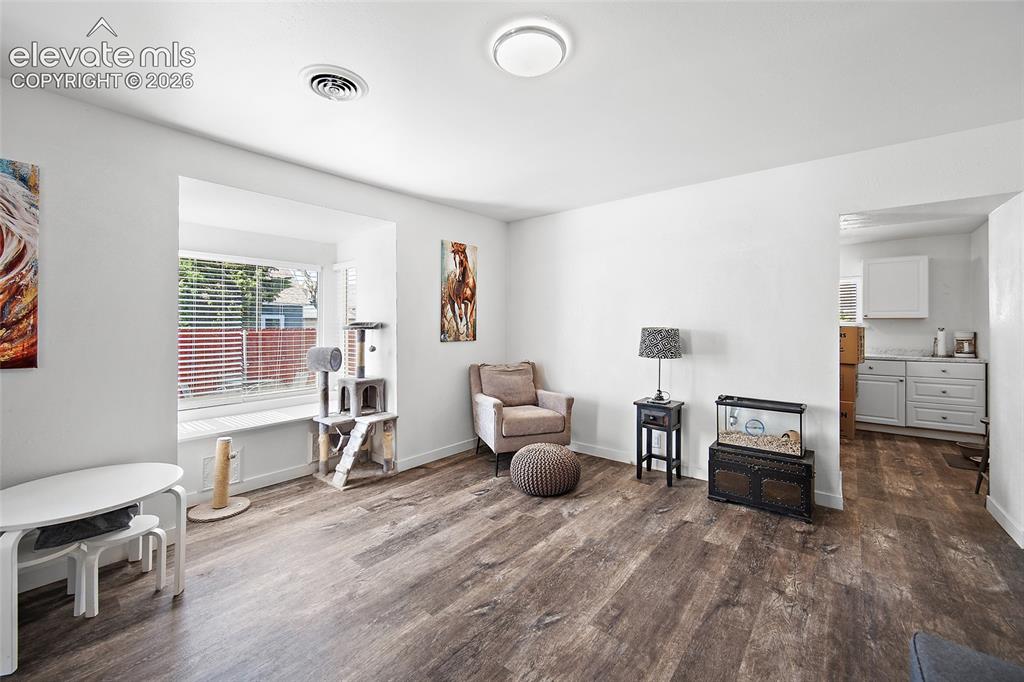 Image 8 of 28: Sitting Room