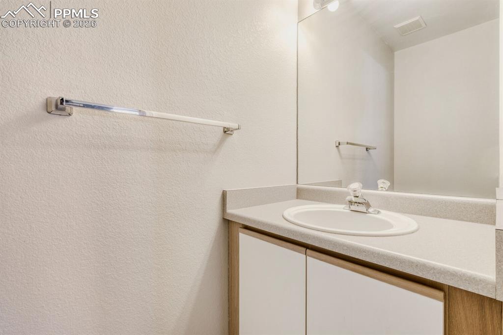 Image 14 of 17: Bathroom