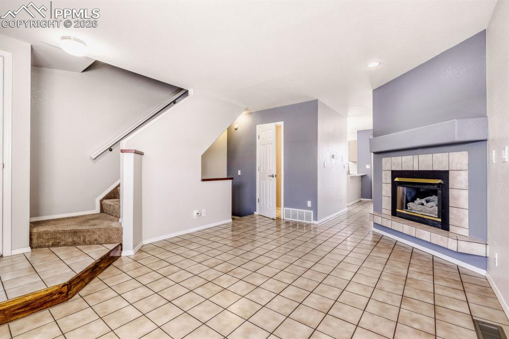 Image 4 of 17: Living Room