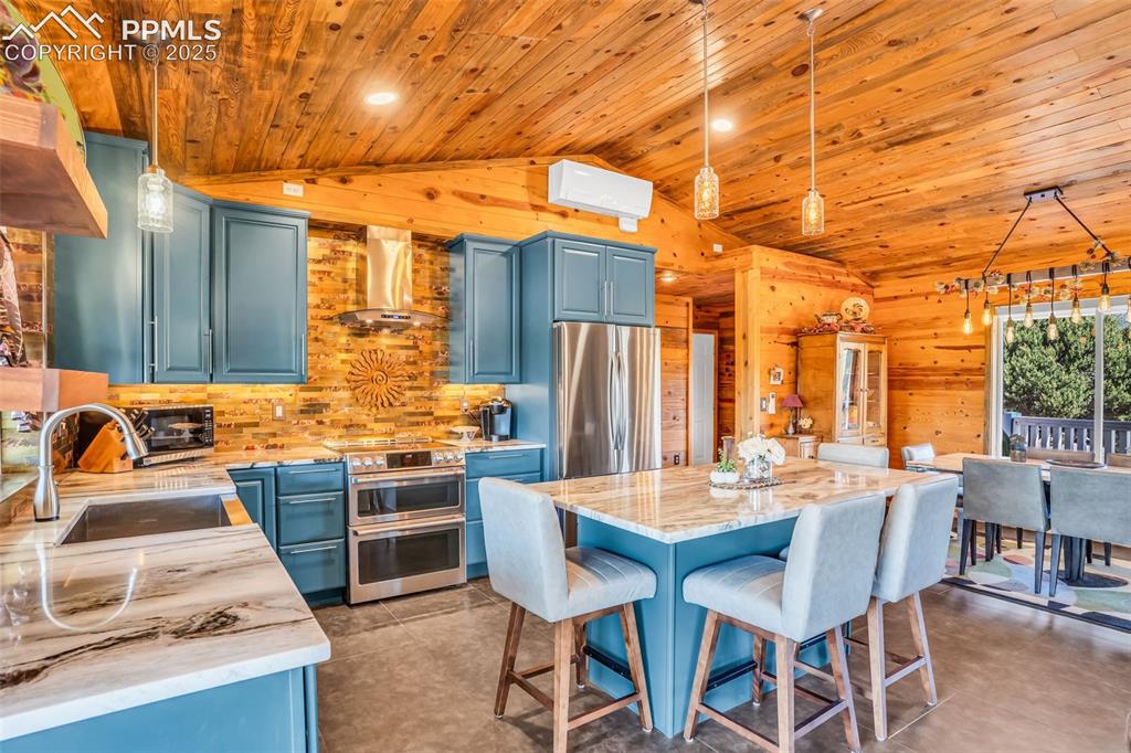 Image 10 of 44: Kitchen