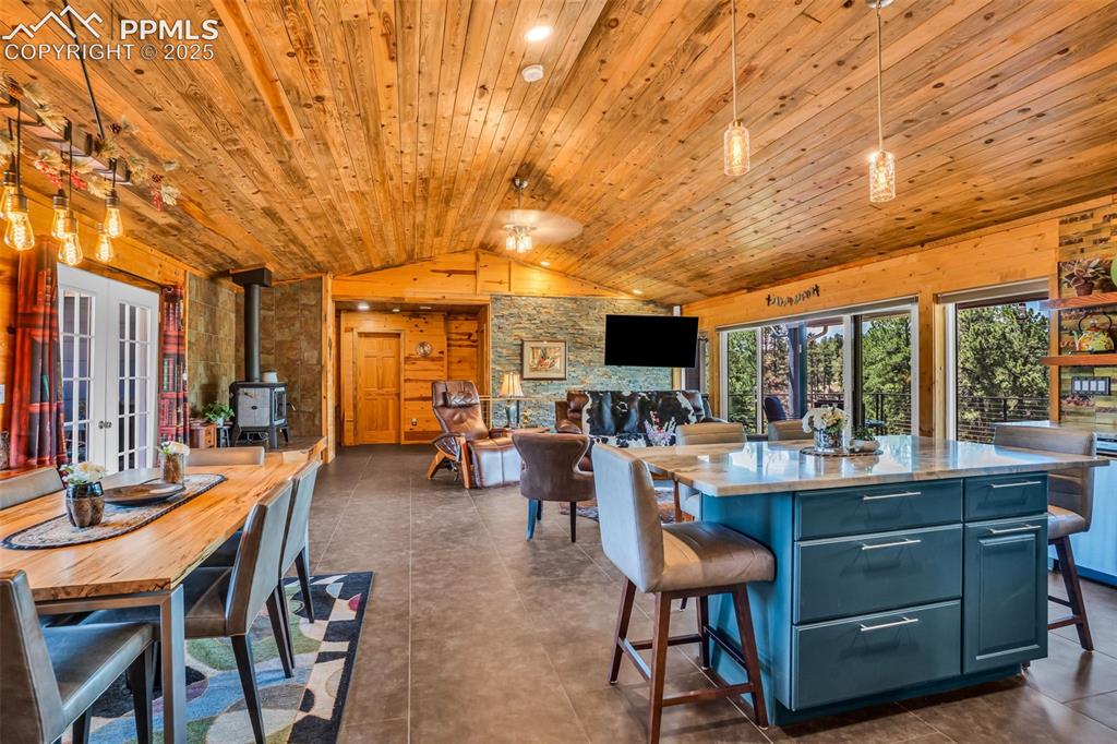 Image 12 of 44: Kitchen