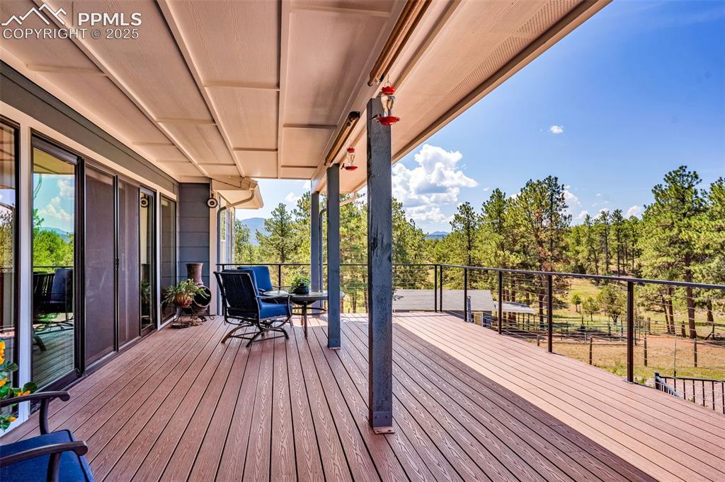 Image 4 of 44: Deck