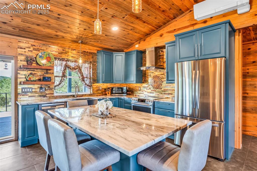Image 9 of 44: Kitchen