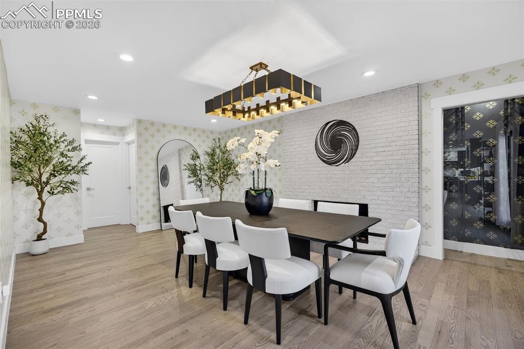 Image 19 of 47: Dining Area