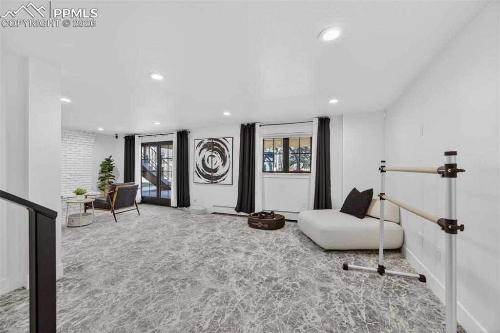 Image 24 of 47: Sitting Room