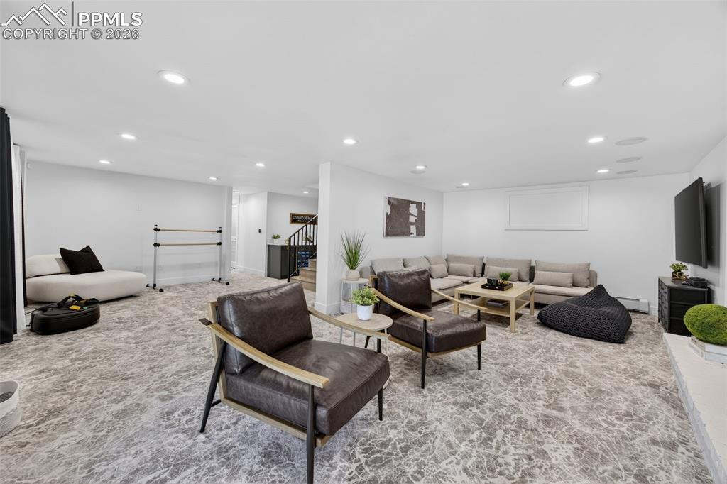 Image 26 of 47: Living Room