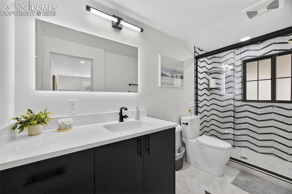 Image 31 of 47: Bathroom