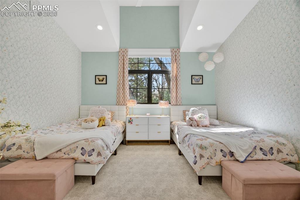 Image 34 of 47: Bedroom