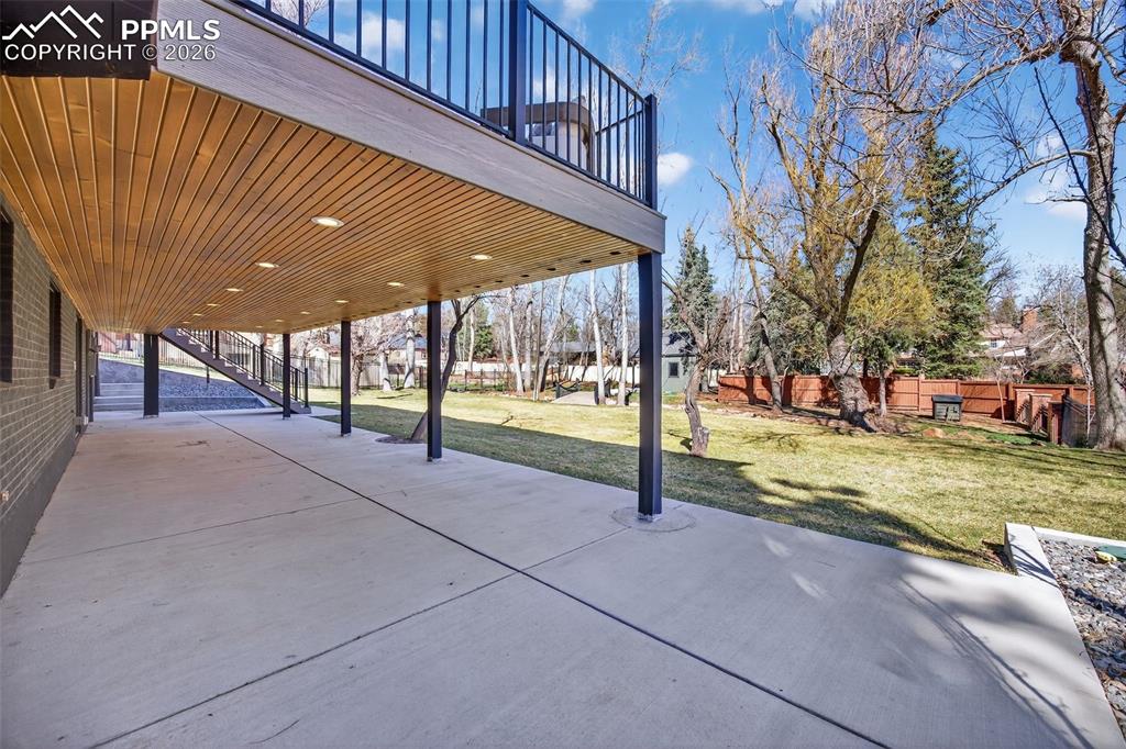 Image 42 of 47: Patio