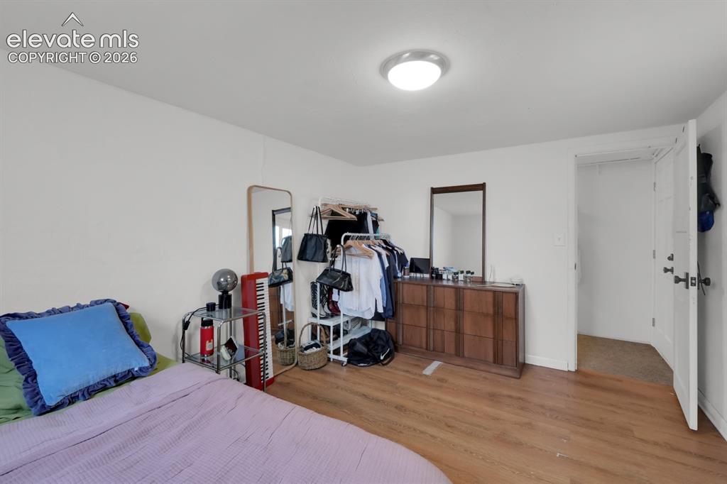 Image 16 of 23: Bedroom