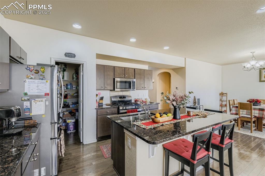 Image 10 of 32: Kitchen