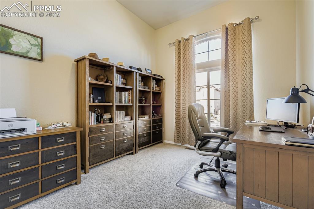 Image 11 of 32: Office