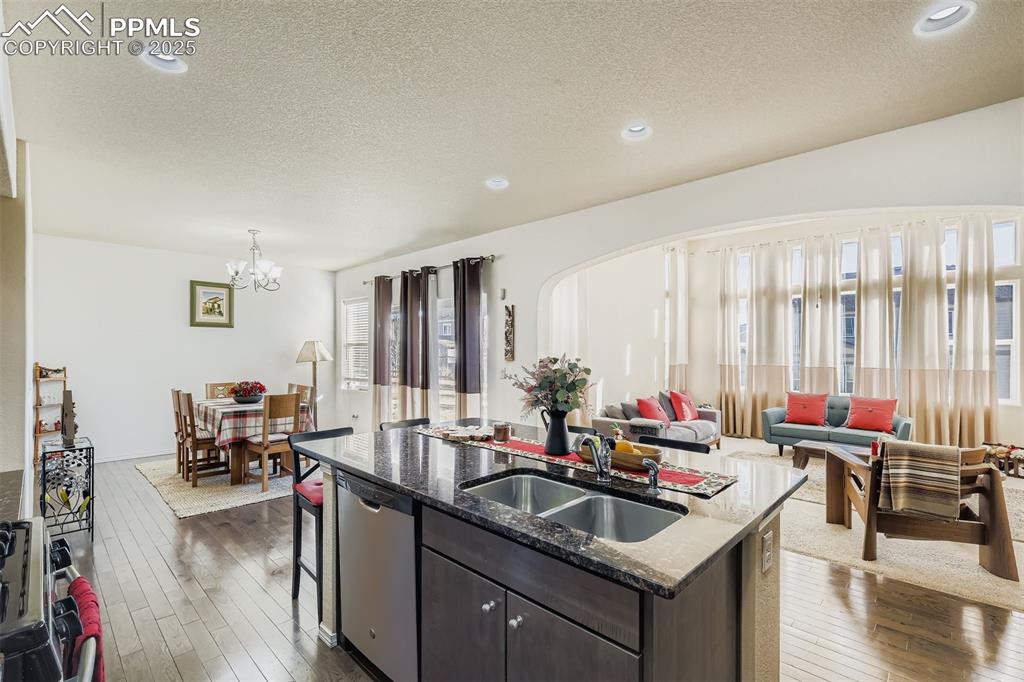 Image 9 of 32: Kitchen