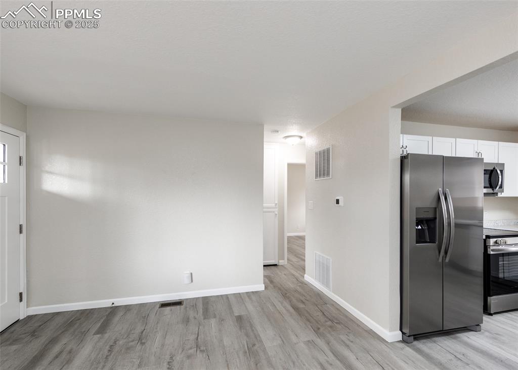 Image 19 of 35: Kitchen