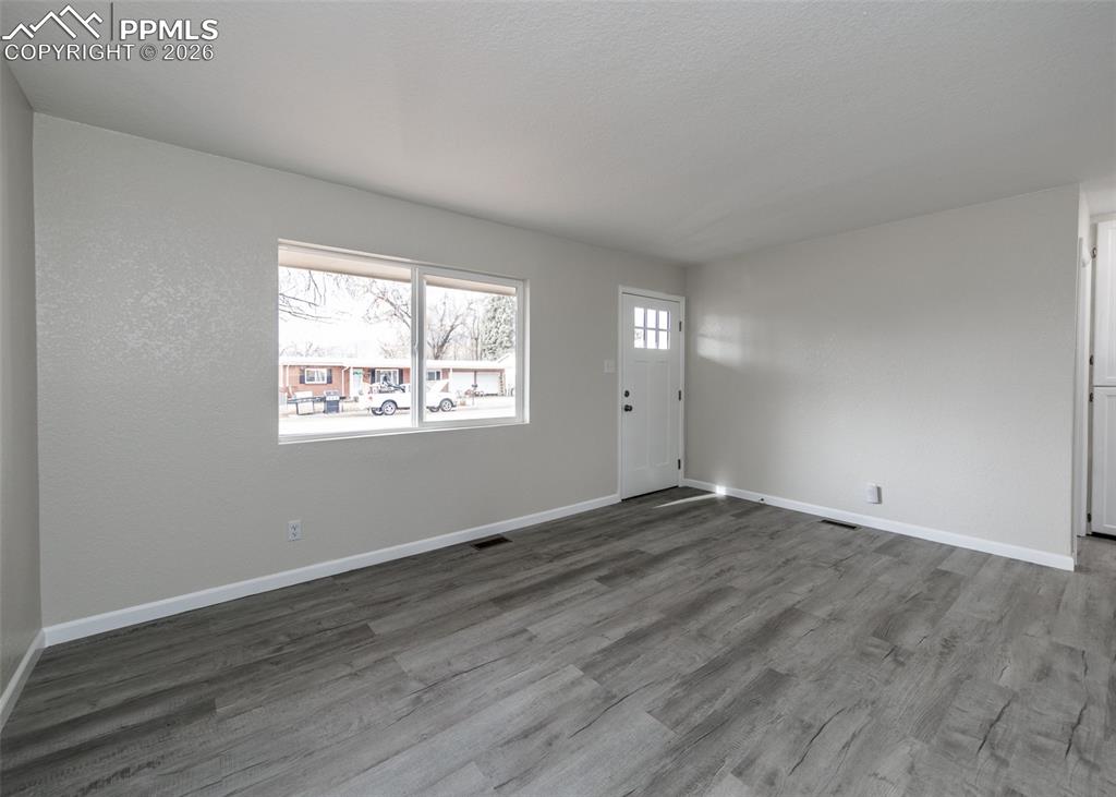 Image 6 of 35: Entry