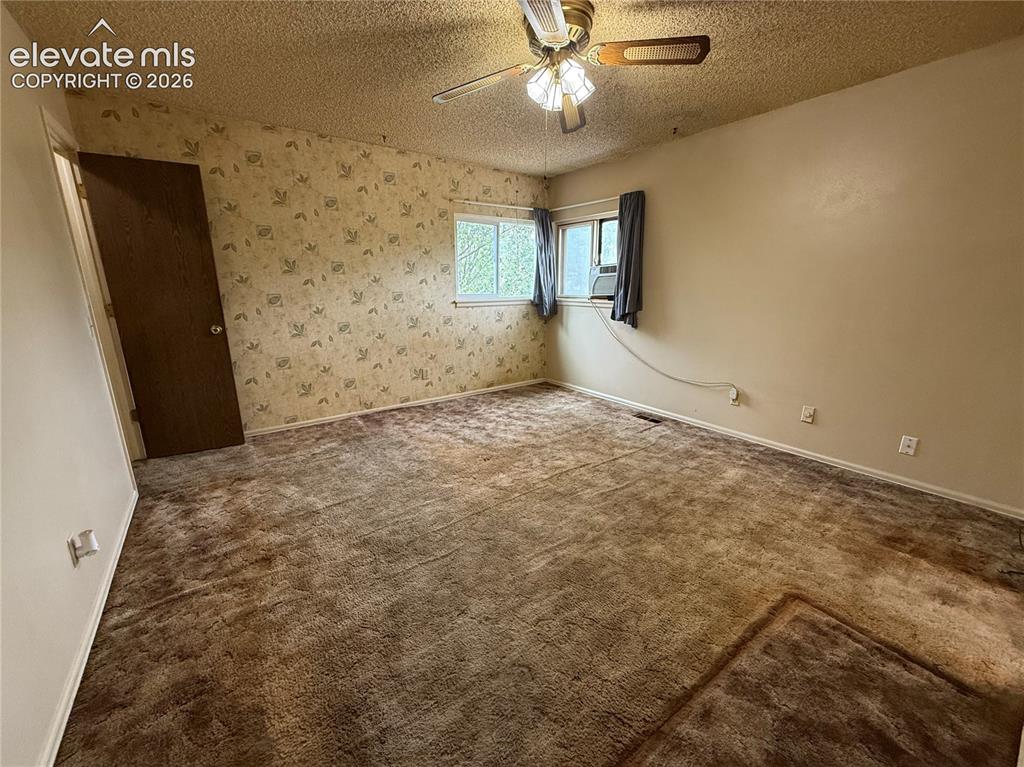 Image 10 of 20: Bedroom