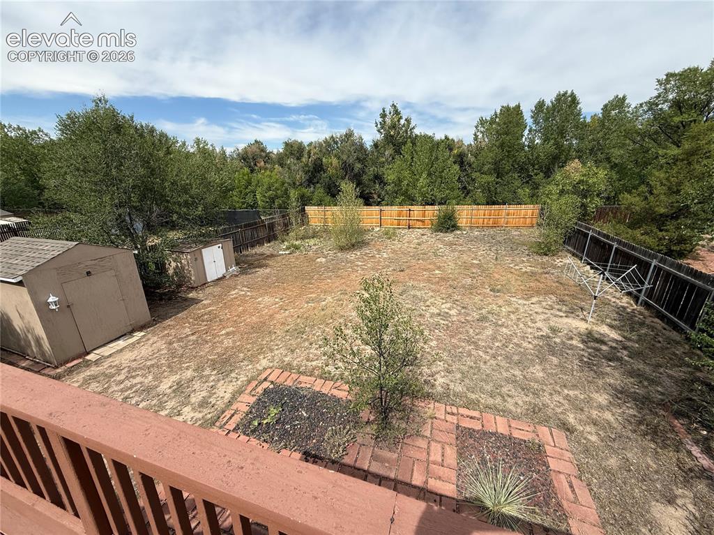 Image 19 of 20: Yard