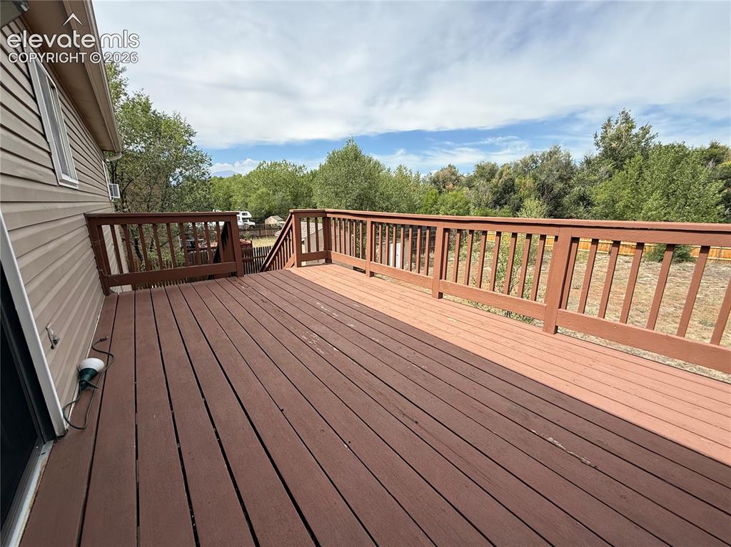 Image 3 of 20: Deck