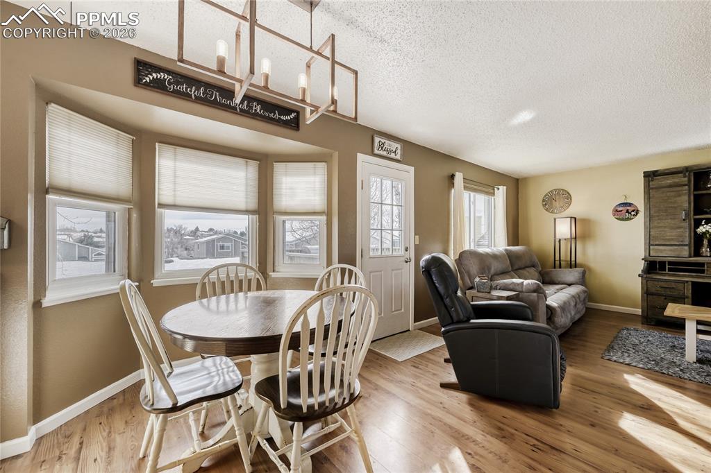 Image 11 of 26: Dining Area