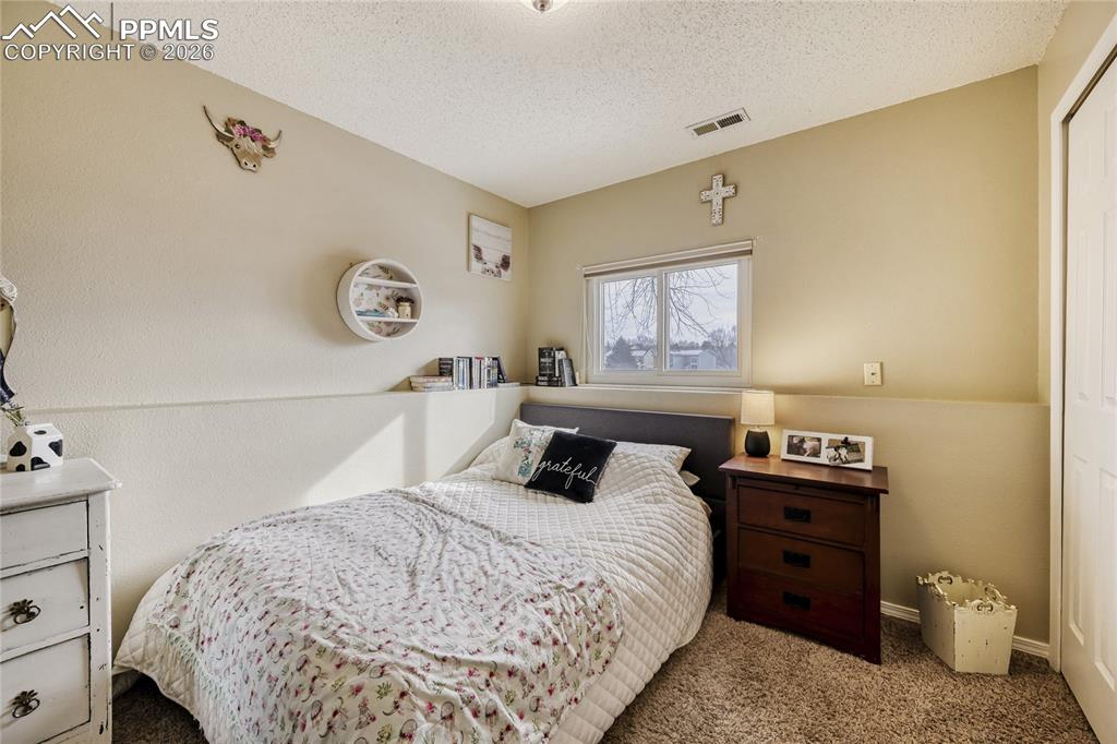 Image 17 of 26: Bedroom