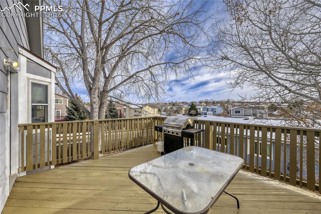 Image 23 of 26: Deck