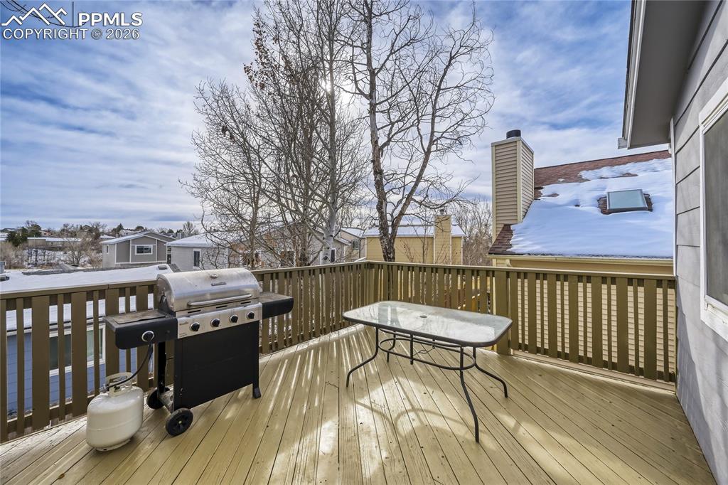 Image 24 of 26: Deck