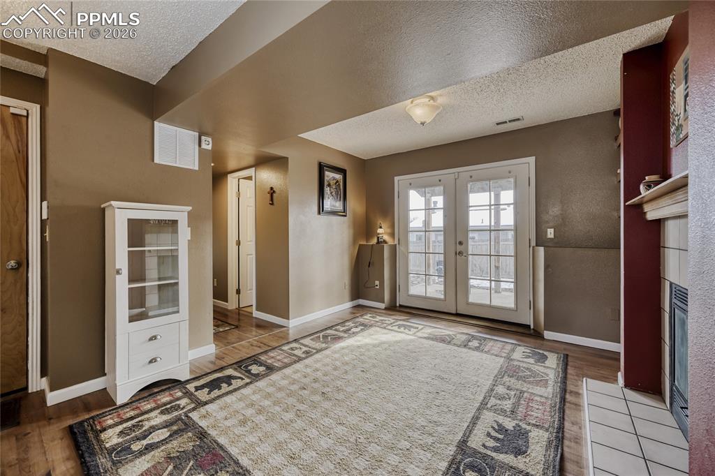 Image 3 of 26: Entry