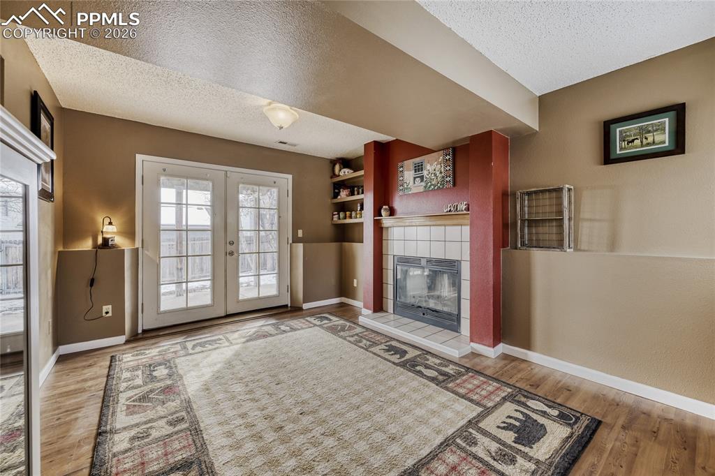 Image 4 of 26: Living Room