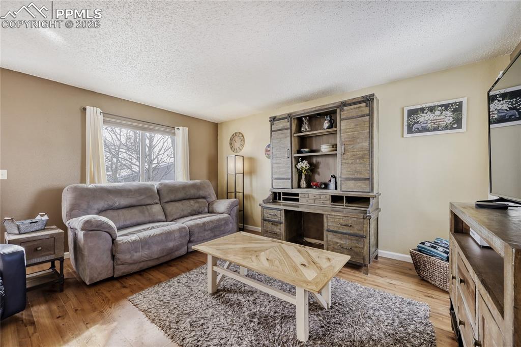 Image 7 of 26: Living Room