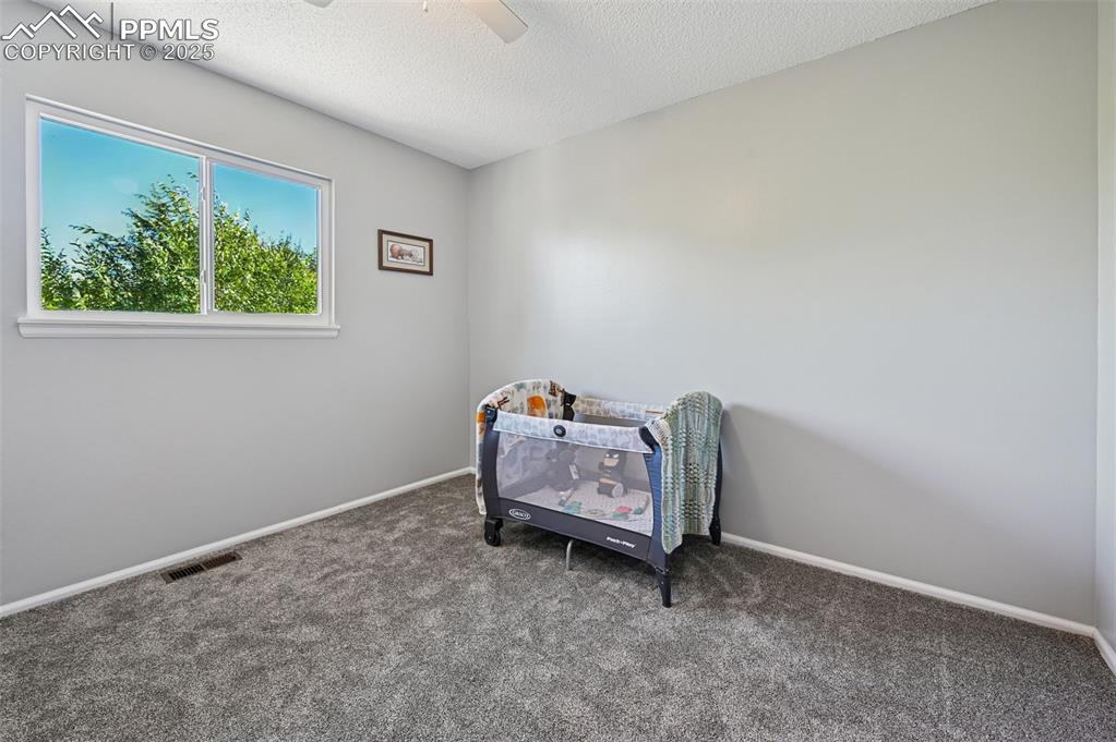 Image 10 of 21: Cozy and flexible spaces, ideal for guests or office