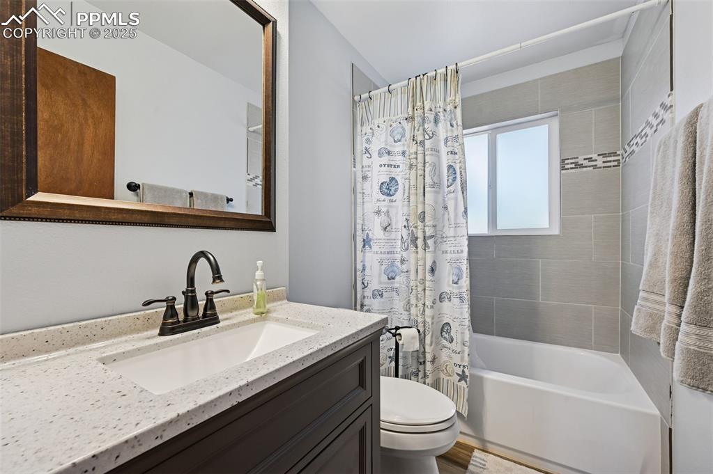 Image 11 of 21: Bathroom