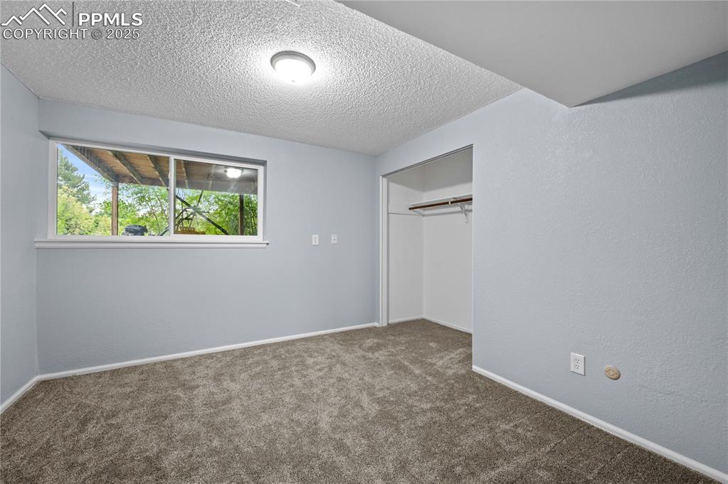 Image 14 of 21: Bedroom