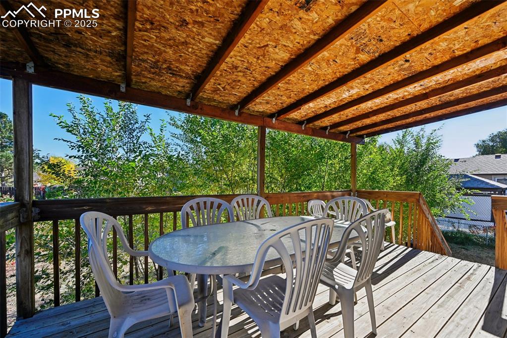 Image 16 of 21: Deck