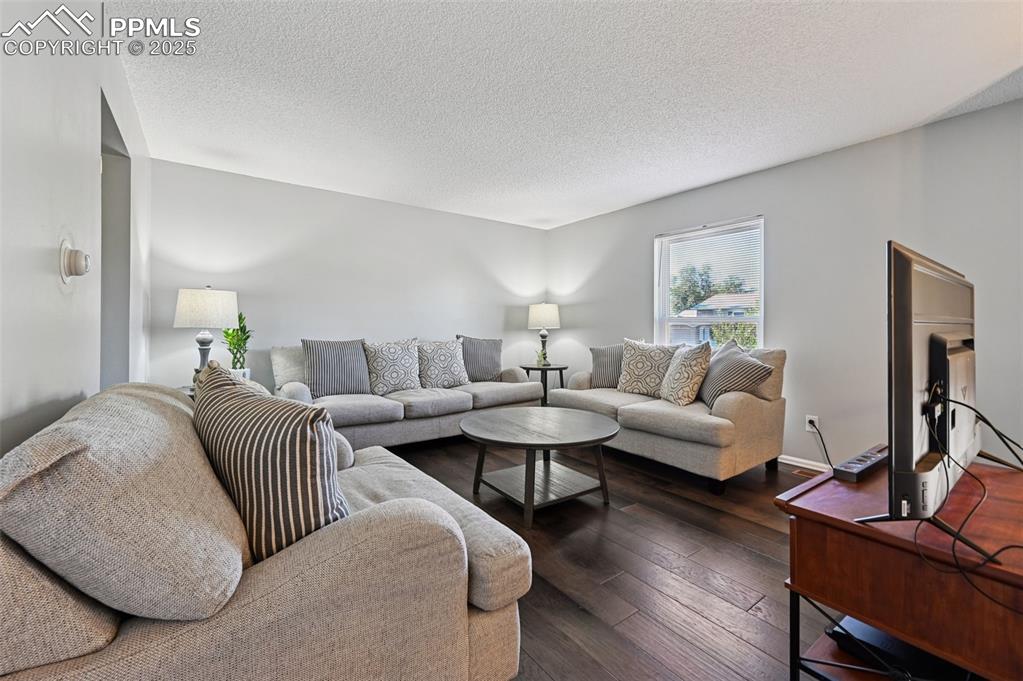 Image 2 of 21: Living Room