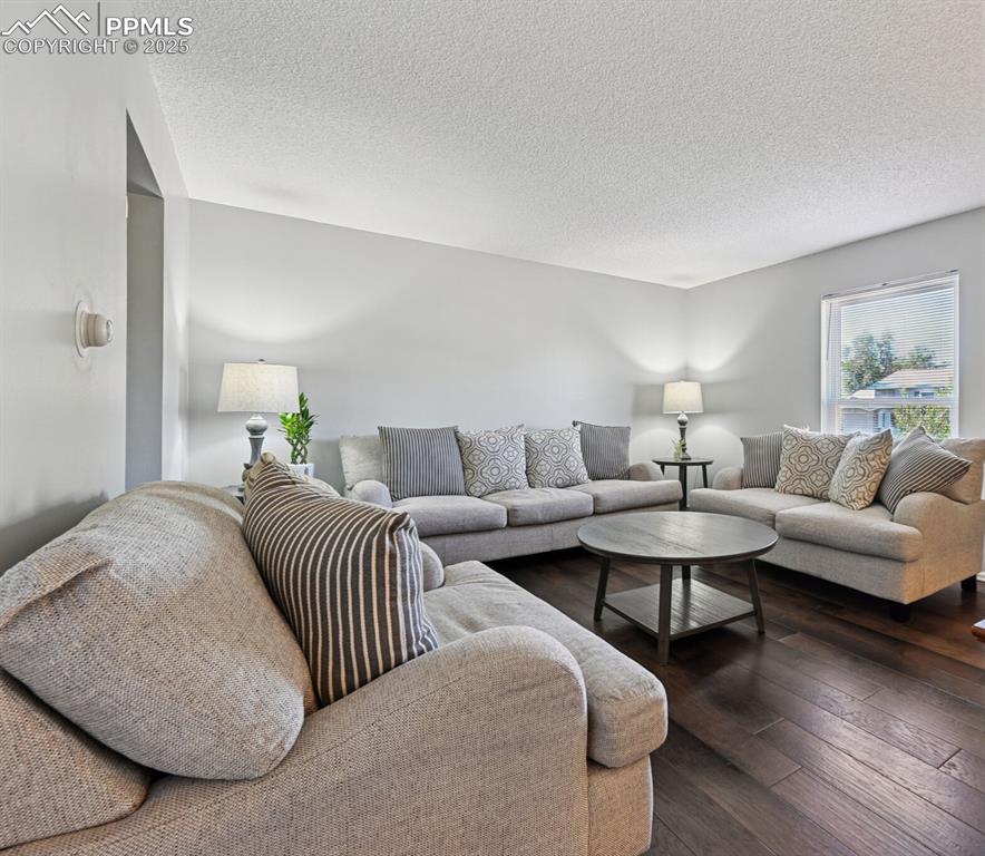 Image 3 of 21: Living Room