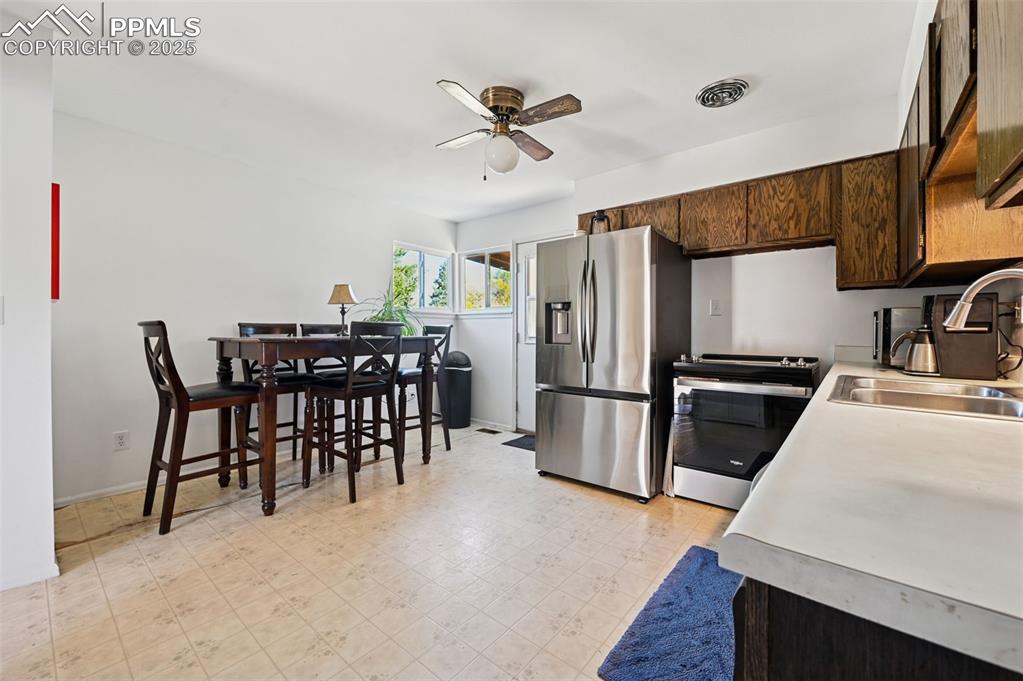 Image 5 of 21: Kitchen