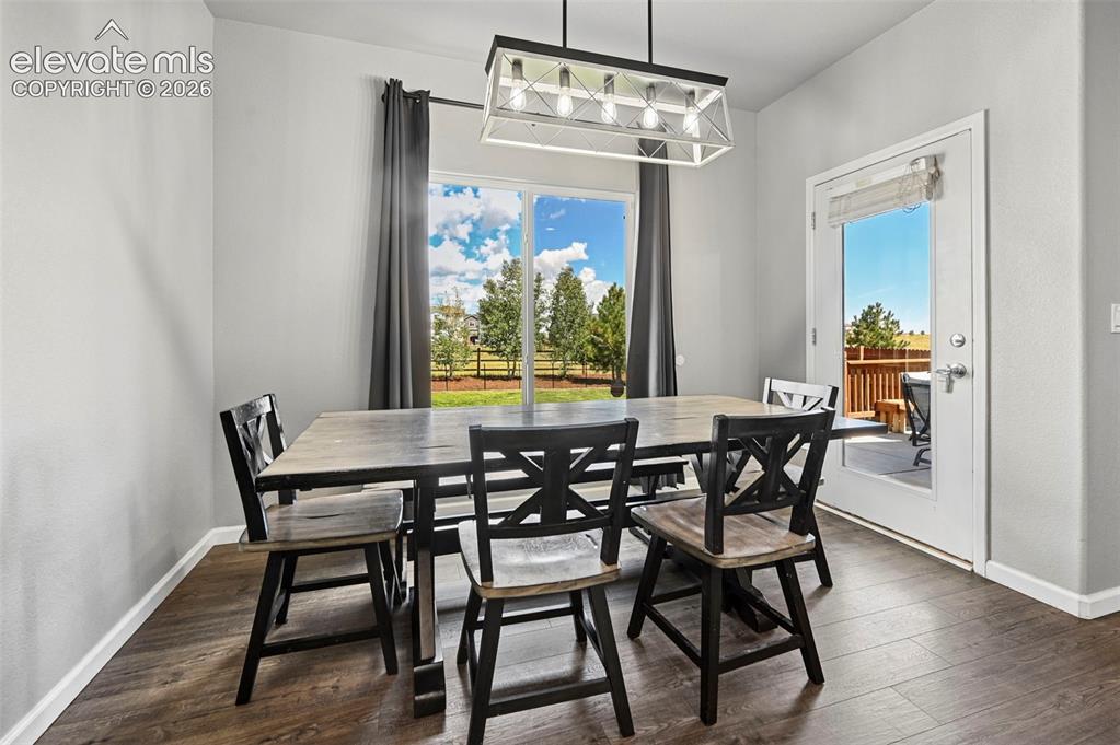 Image 10 of 47: Dining Area